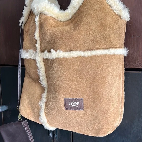 UGG Tan and Cream Shoulder Bag - Picture 2 of 3